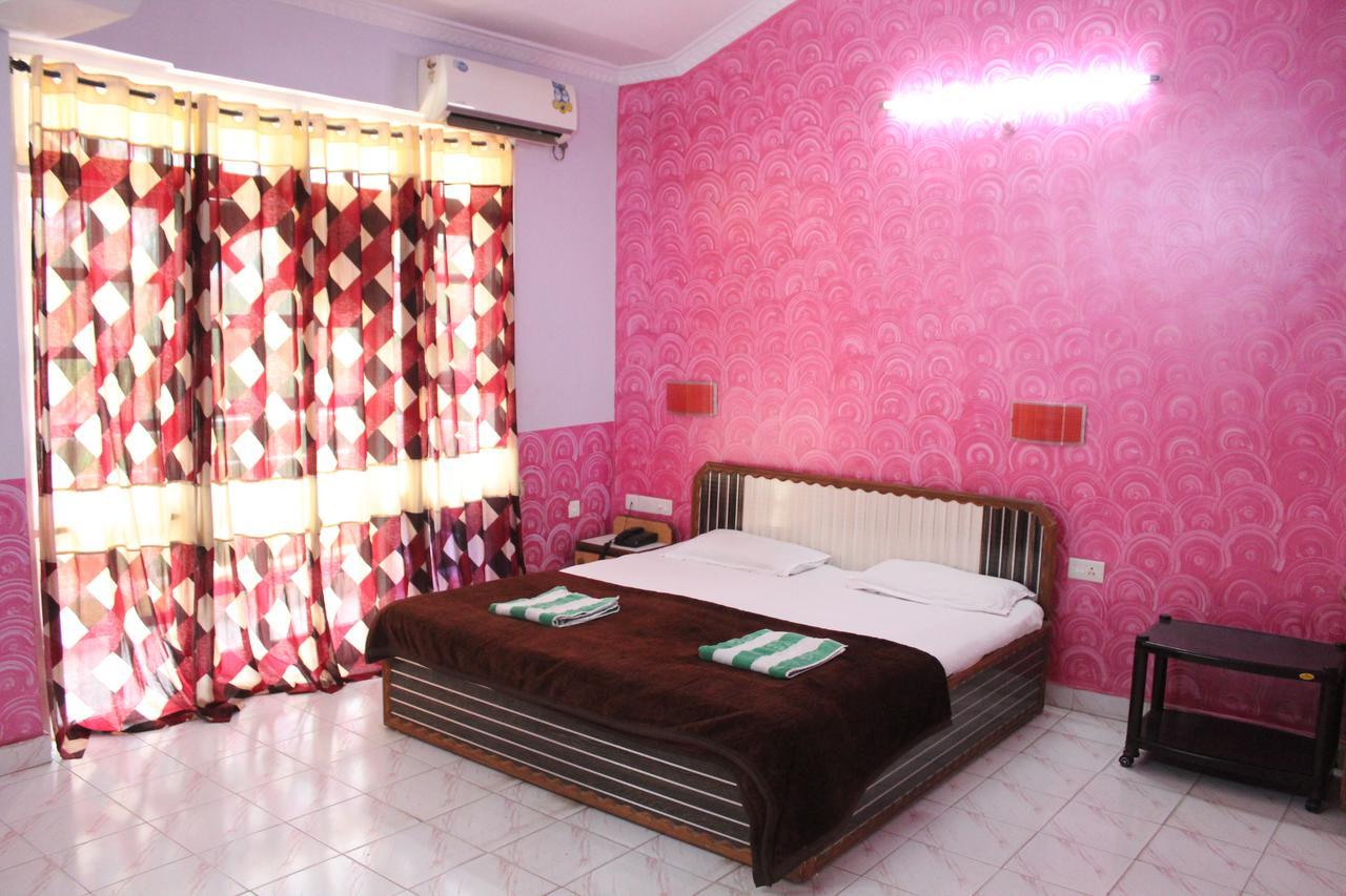 Hotel Natasha Панаджи Екстериор снимка