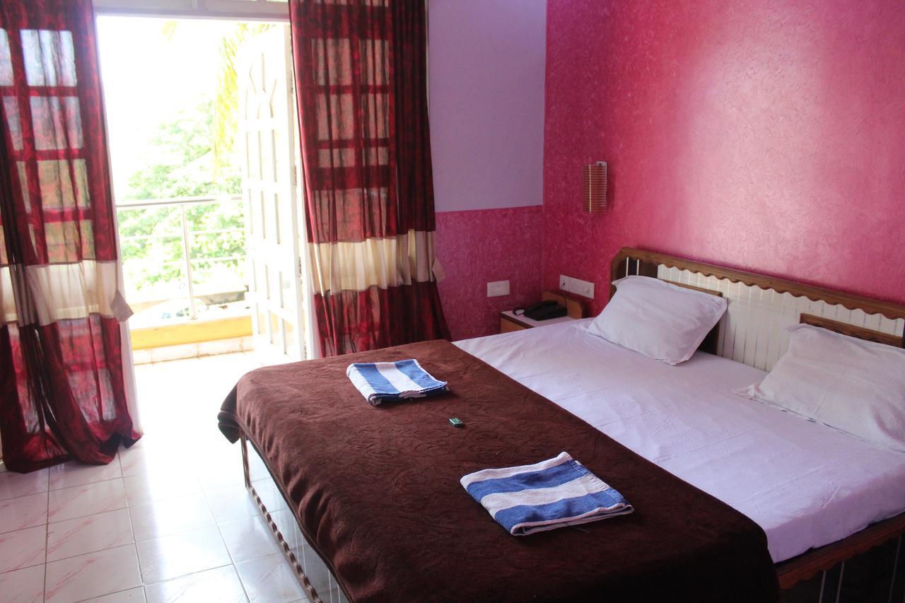 Hotel Natasha Панаджи Екстериор снимка